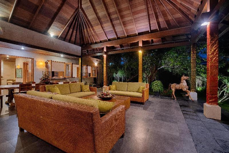Ketewel Villa By Sanga Sanga Hospitality กีอันยาร์ ภายนอก รูปภาพ